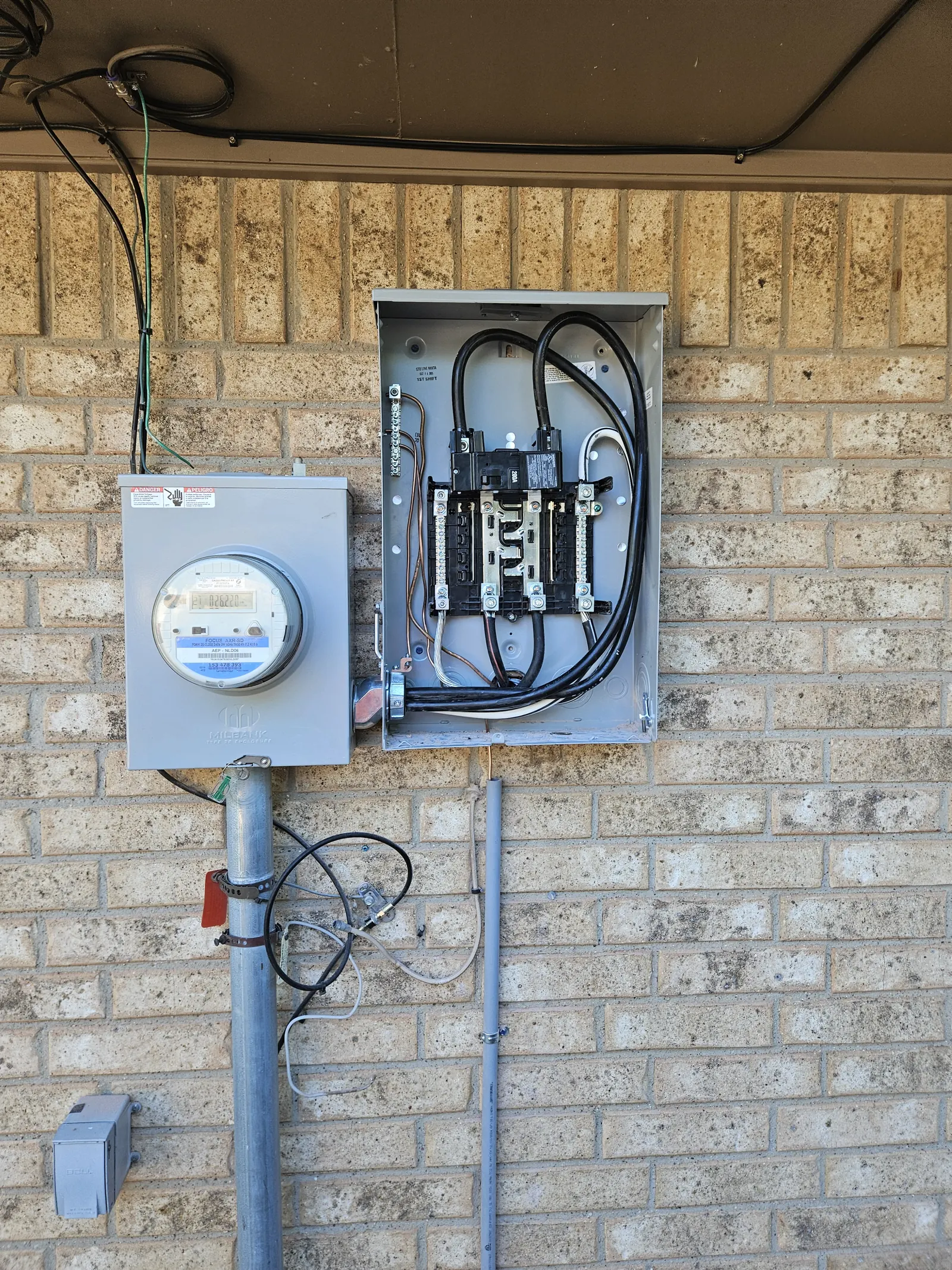 Outdoor 200 amp meter socket and main disconnect on brick wall